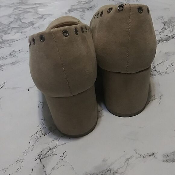 Simply styled nude faux suede block heels - Picture 3 of 9